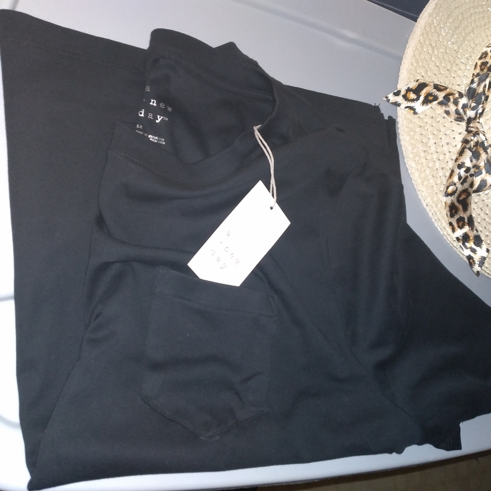Just In! Black top w/ Pocket Sz. 1X